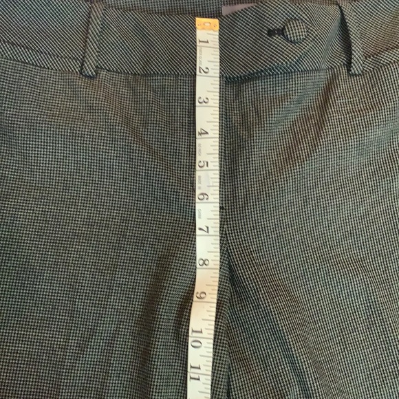 Black and White Checkered Pattern Capri Pants - Picture 4 of 9